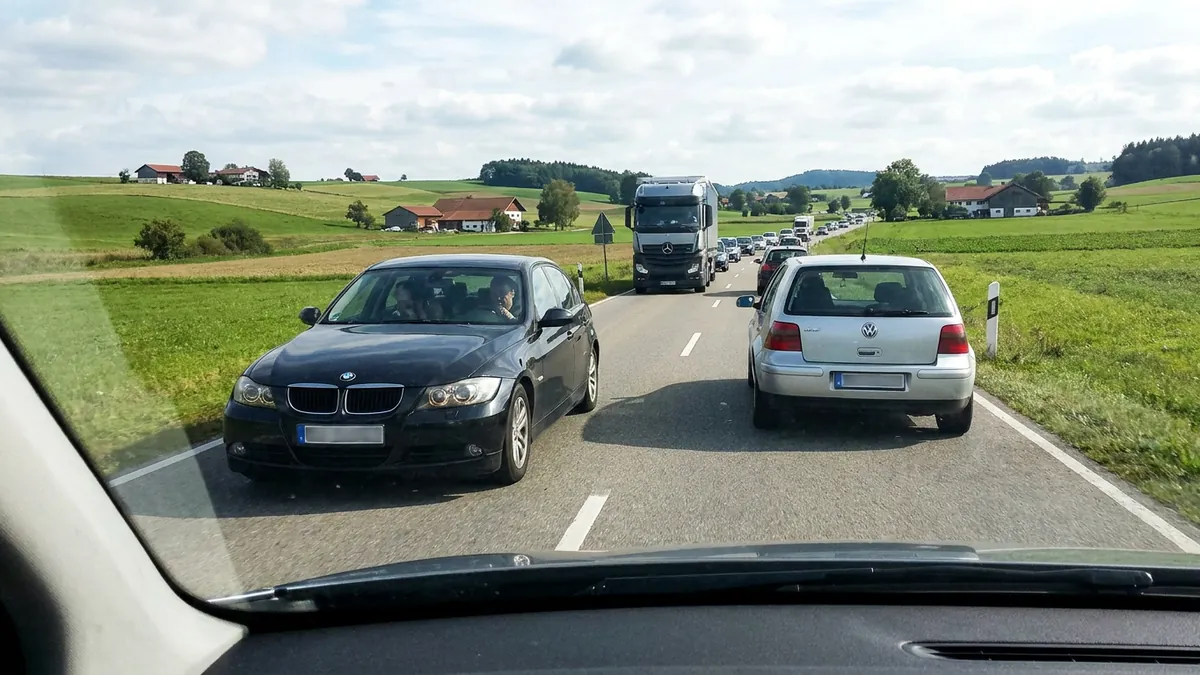 Gefährliches Überholen: Bußgelder, Punkte und Fahrverbot