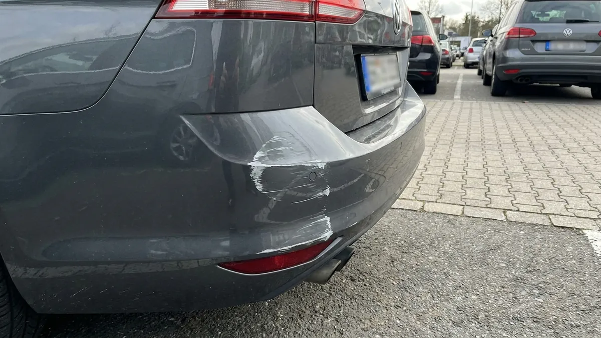 § 142 StGB Fahrerflucht: Strafe, 24-Stunden-Regel & Führerscheinentzug